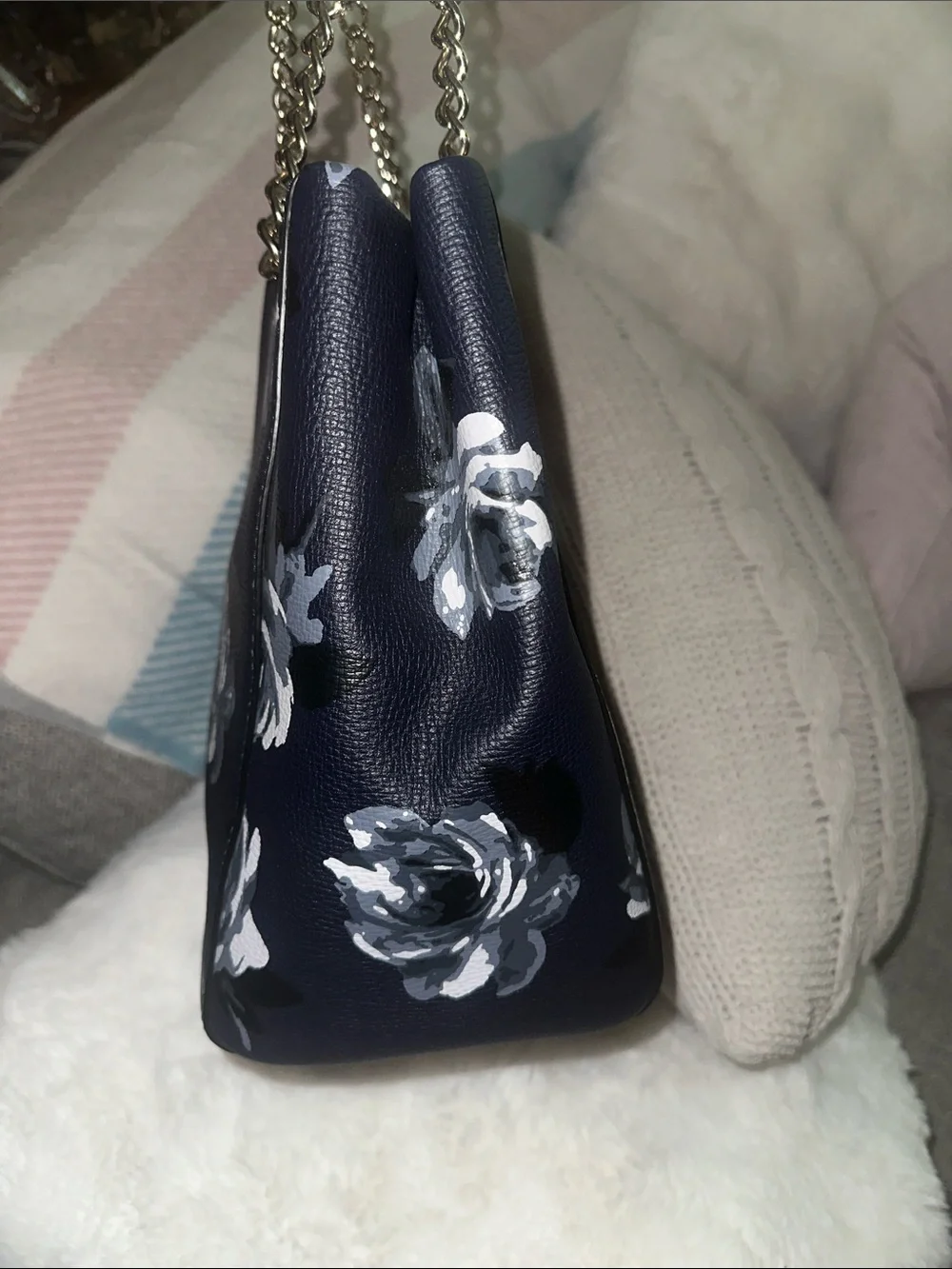 kate spade navy floral shoulder bag with gold chain